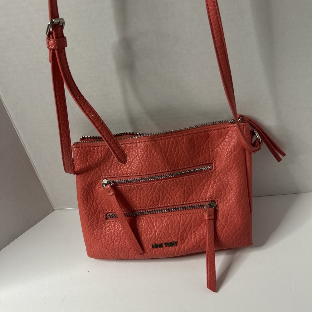 Pretty in PinkNine West Crossbody Organizer Purse/HandBag 3 Zipper